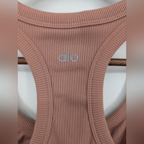 Alo Yoga Ribbed Racerback Support Tank WoodRose Mauve Sz.M Activewear Fitted - Picture 7 of 8